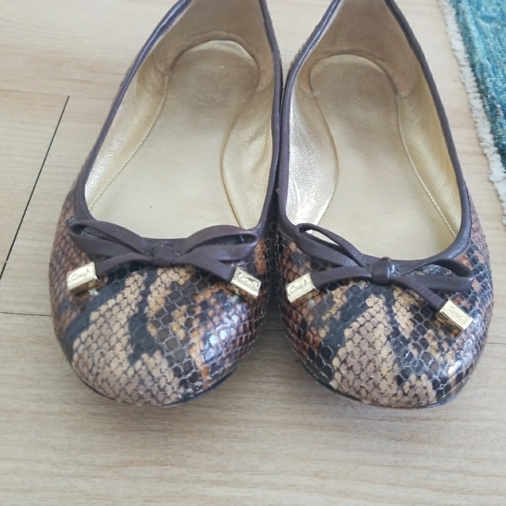 Authentic Coach flats